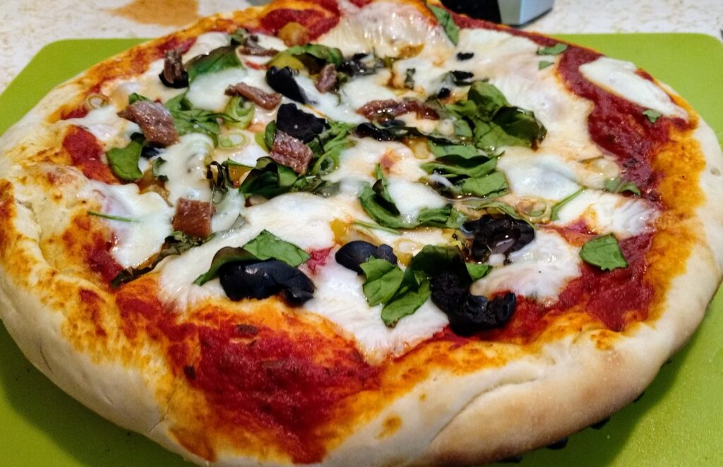 image of a fresh pizza